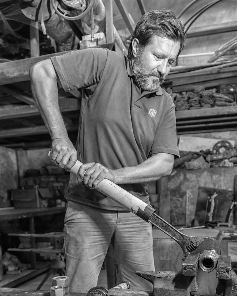 fdc-yachts-working-man-image